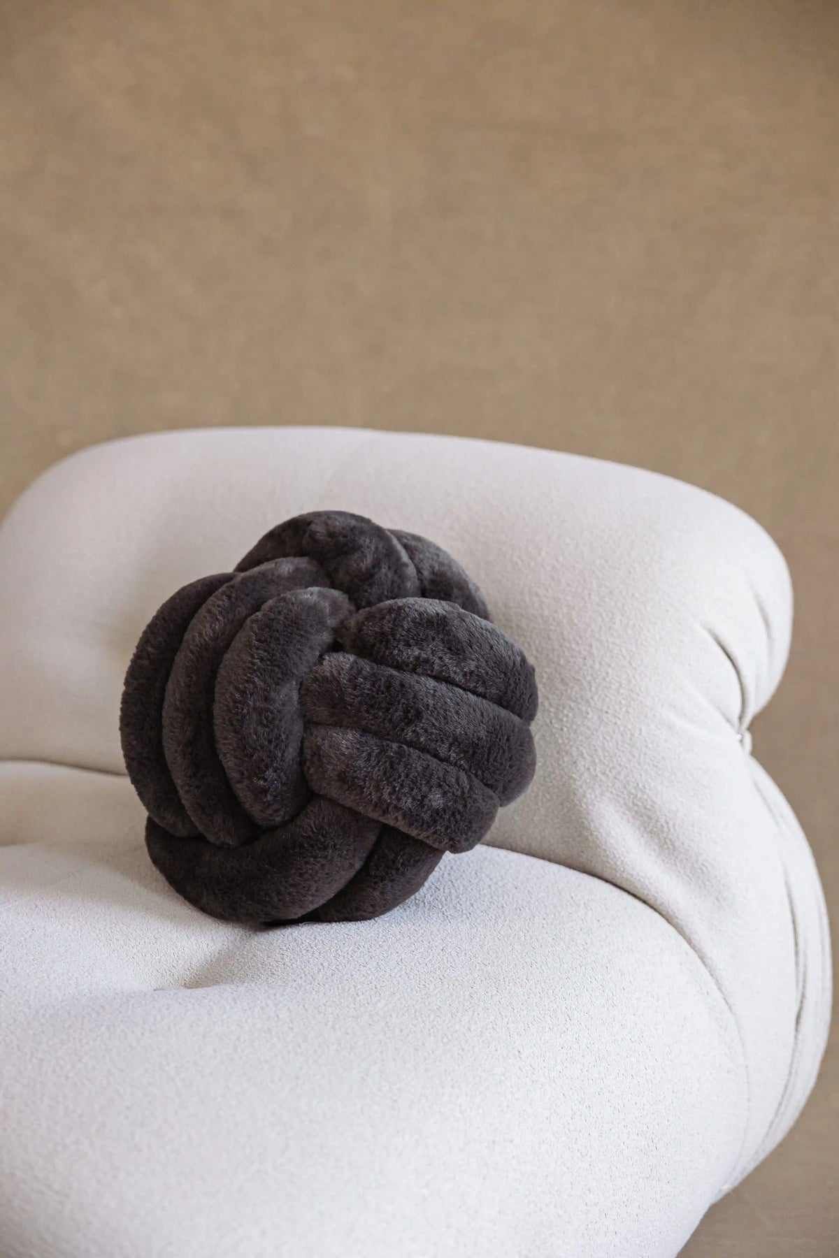 Knotty Pillow Charcoal