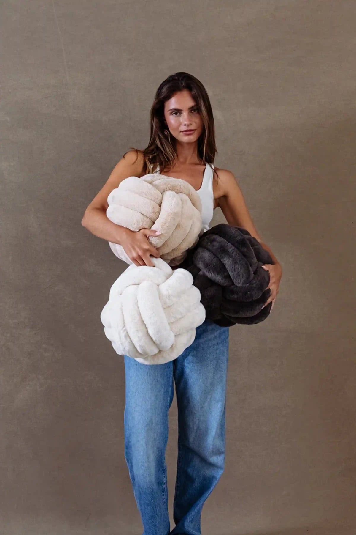Knotty Pillow Sand